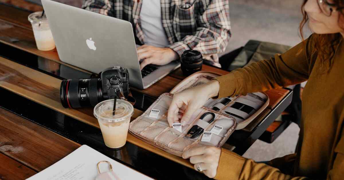 Niche Pricing Strategies for Consultants: Value-Based vs Hourly