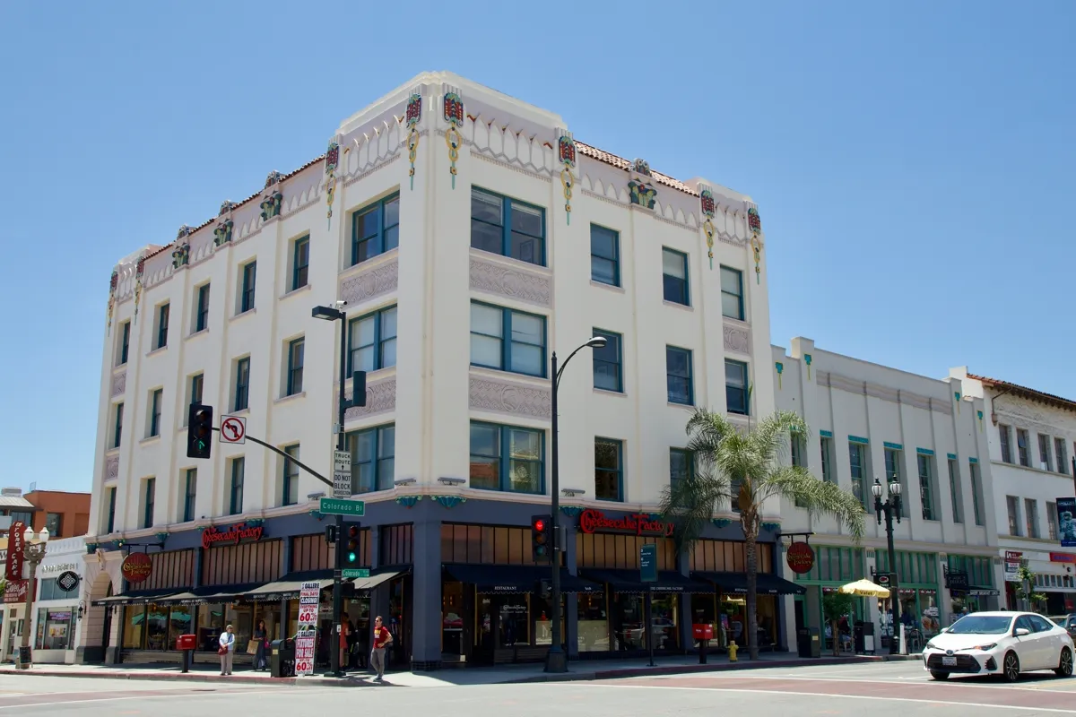 Pasadena busy downtown union street