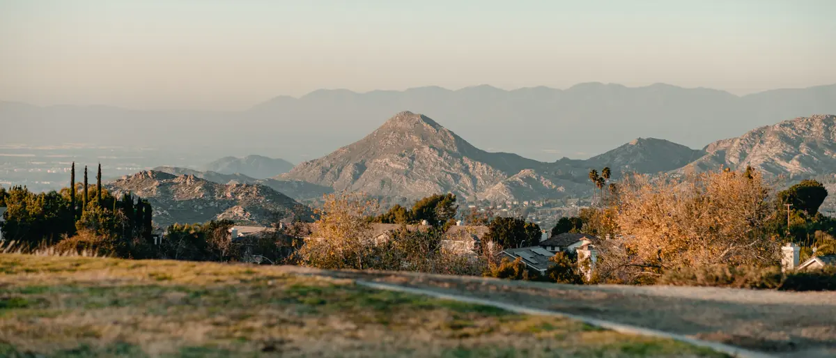 Natural skyline with surrounding hills
